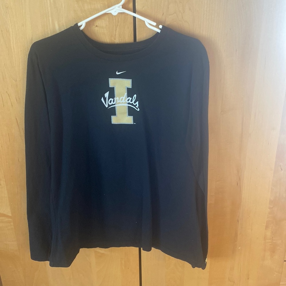Woman’s Idaho Vandals long sleeve